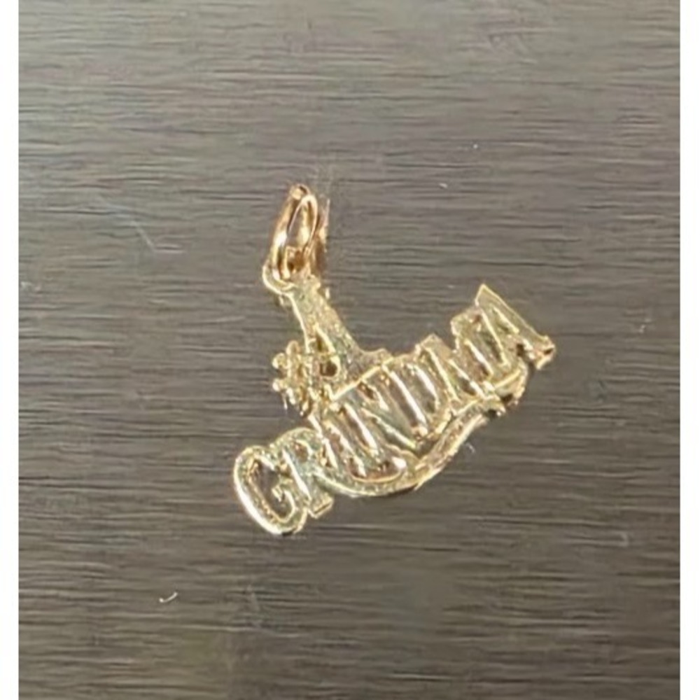 14k .60grams Gold 'Grandma' Nameplate Necklace Pendant